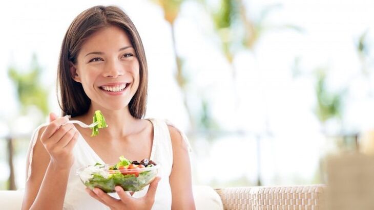 manger une salade de légumes pour perdre du poids